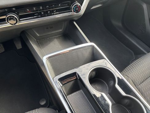 Used 2025 Chevrolet Equinox LT image 41