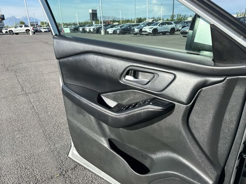 Used 2024 Nissan Rogue SV AWD/4WD image 12
