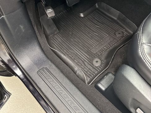 Used 2019 Ford Explorer XLT w/ Equipment Group 202A AWD/4WD image 13