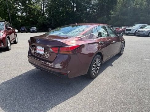 Used 2025 Nissan Altima 2.5 SV FWD image 21