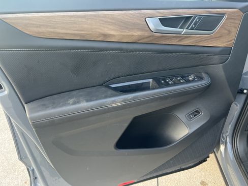 Used 2025 Volkswagen Atlas SE w/ Panoramic Sunroof Package FWD image 11