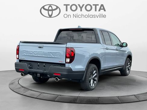 Used 2025 Honda Ridgeline Sport image 6