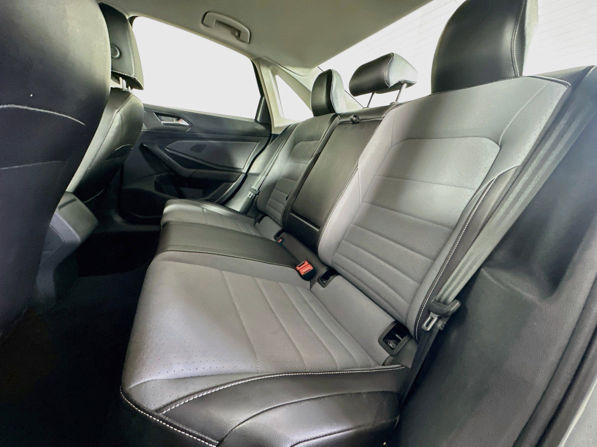 Used 2025 Volkswagen Jetta SE FWD image 26