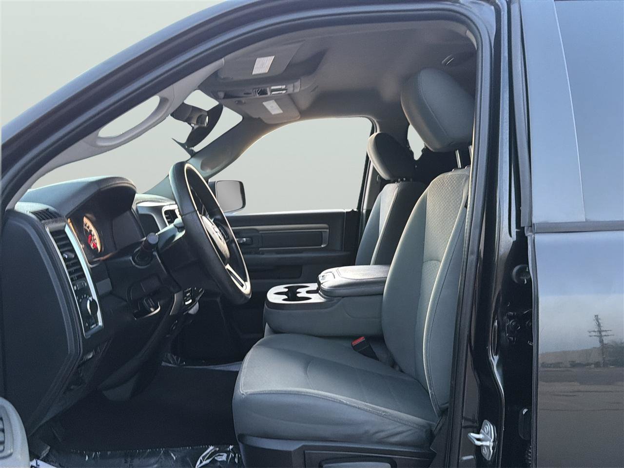 Used 2017 RAM 1500 Classic SLT AWD/4WD image 11