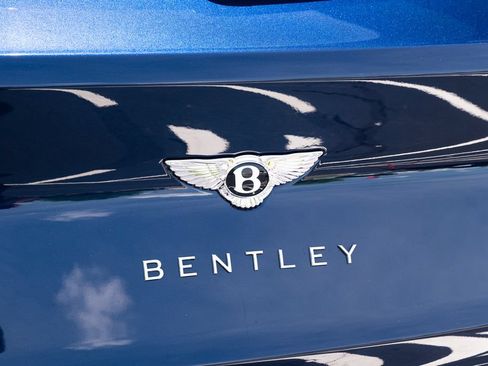 Used 2022 Bentley Bentayga AWD/4WD image 18