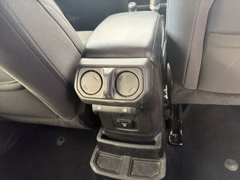 Used 2023 Jeep Wrangler Unlimited w/ Sun & Screen Package AWD/4WD image 10