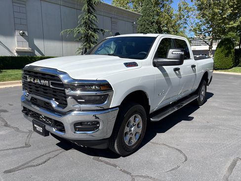 Used 2026 RAM 2500 Big Horn AWD/4WD image 2