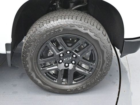 Used 2025 Chevrolet Silverado 1500 Custom Trail Boss w/ Turbomax Blackout Package AWD/4WD image 33