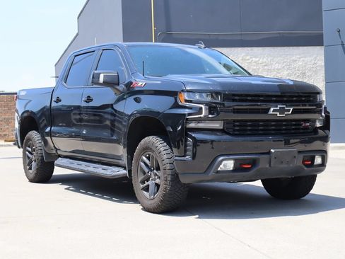 Used 2021 Chevrolet Silverado 1500 LT Trail Boss w/ Convenience Package II AWD/4WD image 2