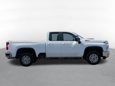 Used 2023 Chevrolet Silverado 2500 LT w/ Convenience Package AWD/4WD image 2