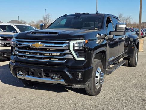 Used 2024 Chevrolet Silverado 3500 High Country w/ High Country Premium Package image 3