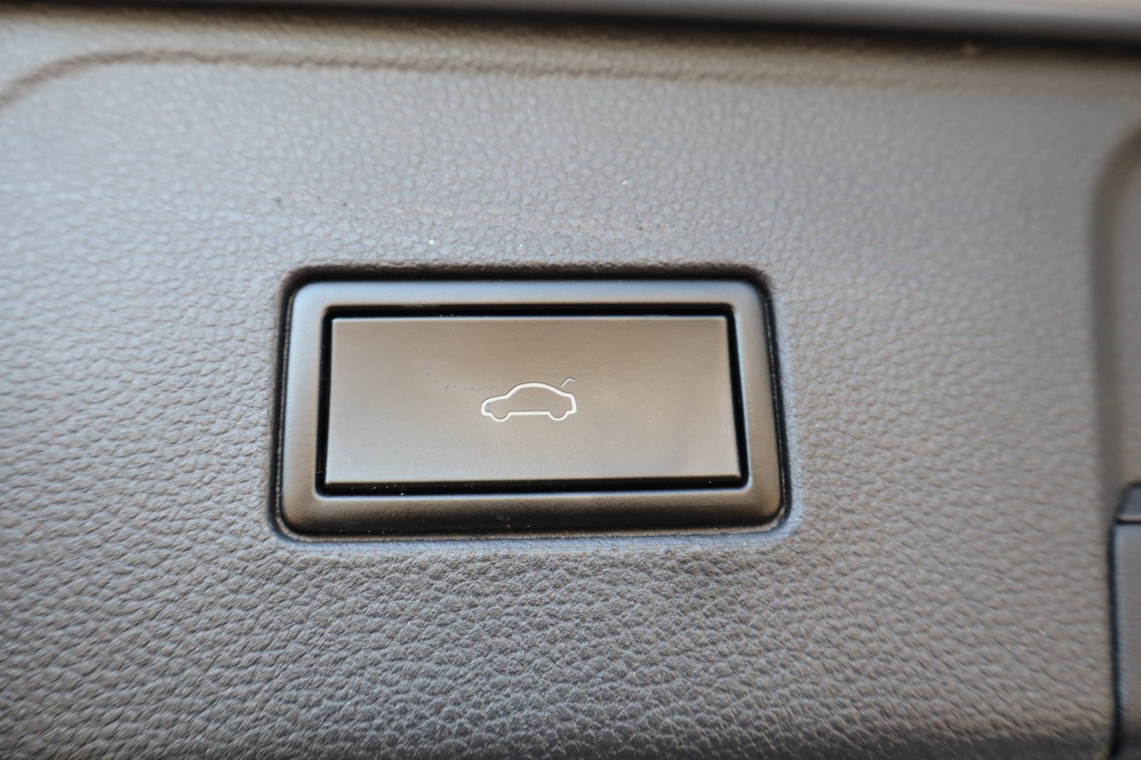 Used 2019 Volkswagen Atlas SE w/ Panoramic Sunroof Package FWD image 40