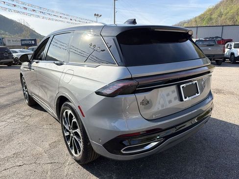 Used 2024 Lincoln Nautilus Reserve image 6