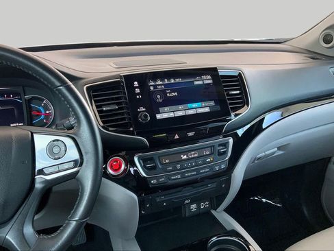 Used 2022 Honda Pilot Touring image 7