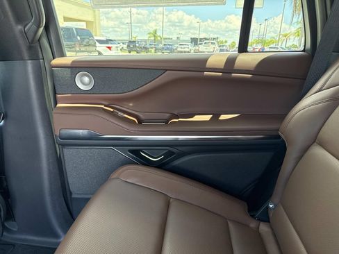 New 2026 Lincoln Navigator Reserve AWD/4WD image 16