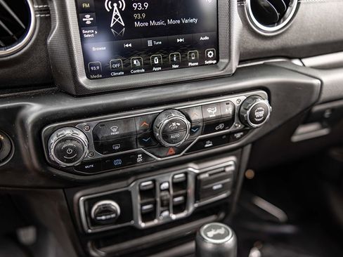 Used 2023 Jeep Wrangler Unlimited Sahara AWD/4WD image 28