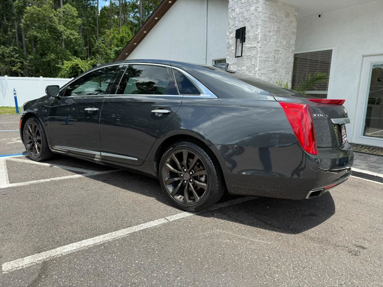 Used 2016 Cadillac XTS Luxury FWD image 3