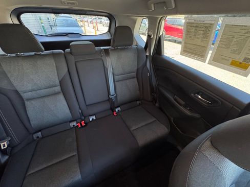 Used 2025 Nissan Rogue SV FWD image 34