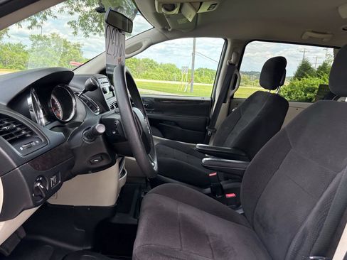 Used 2013 Dodge Grand Caravan SXT FWD image 13