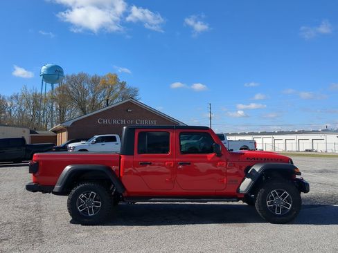 Used 2024 Jeep Gladiator Mojave w/ Technology Group image 2