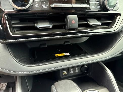 Used 2024 Toyota Highlander XSE AWD/4WD image 7