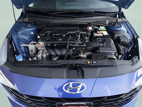 Used 2021 Hyundai Elantra SE image 9