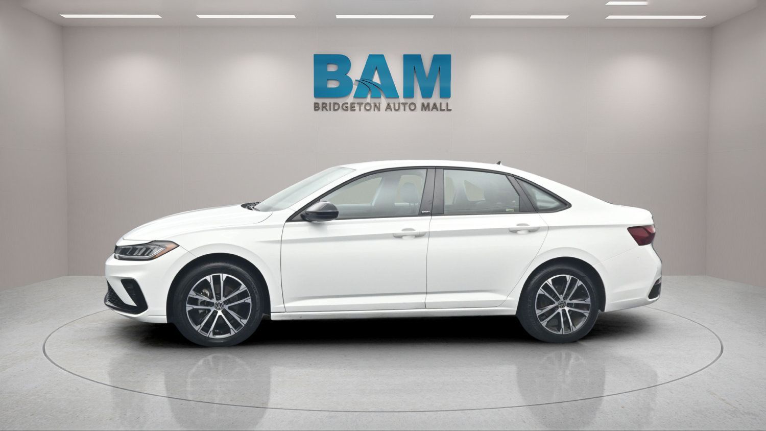 Used 2025 Volkswagen Jetta Sport FWD image 3