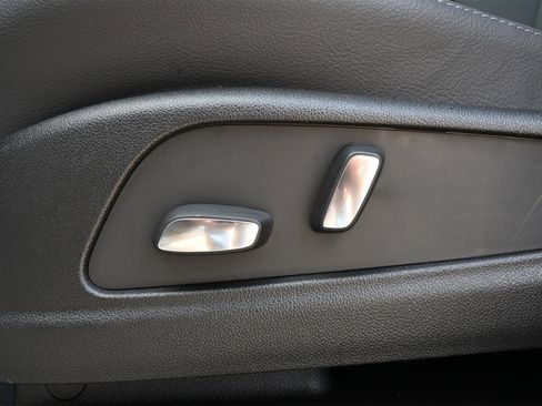 New 2025 Cadillac XT5 Luxury image 16