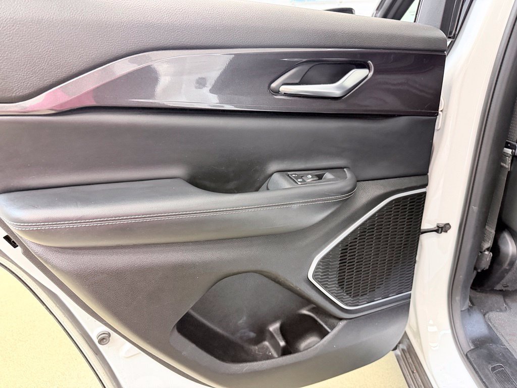 Used 2022 Jeep Grand Cherokee Altitude AWD/4WD image 18