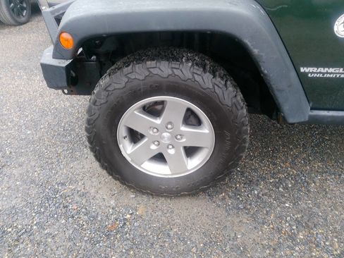 Used 2011 Jeep Wrangler Unlimited Rubicon w/ Dual Top Group image 28