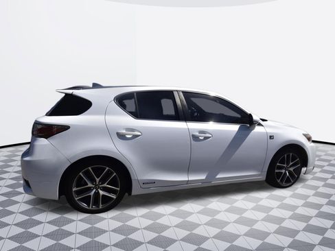 Used 2015 Lexus CT 200h w/ F Sport w/Nuluxe Interior FWD image 4