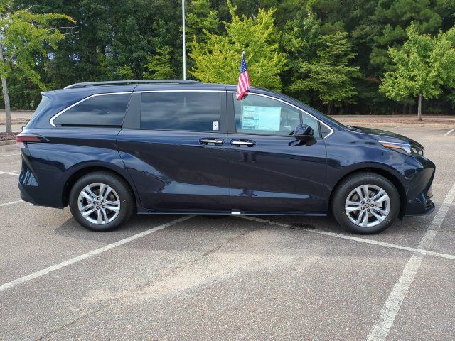 New 2026 Toyota Sienna XLE AWD/4WD image 3