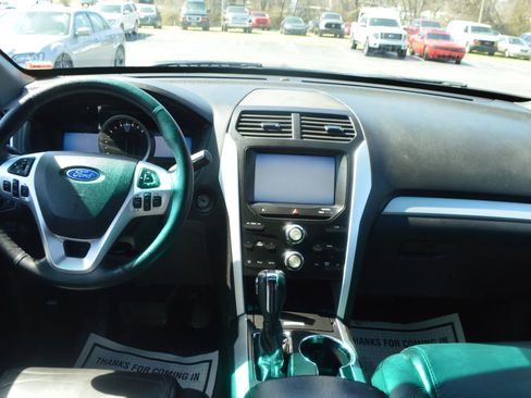 Used 2015 Ford Explorer XLT w/ Equipment Group 202A AWD/4WD image 17