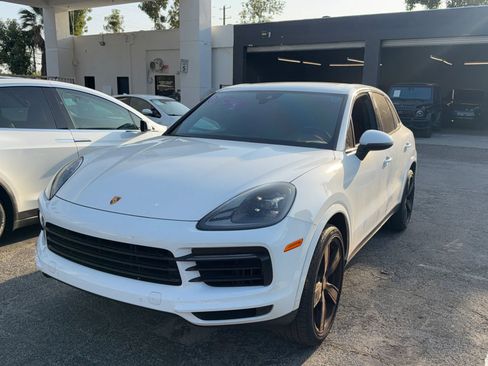 Used 2021 Porsche Cayenne AWD/4WD image 2