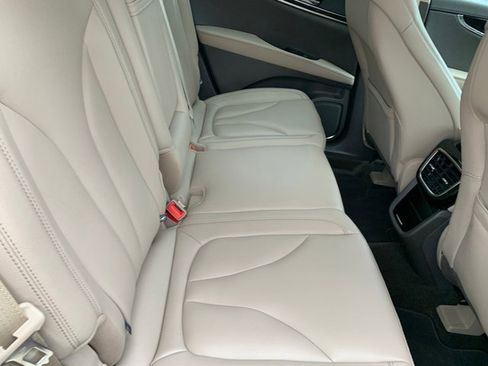 Used 2022 Lincoln Nautilus AWD image 17