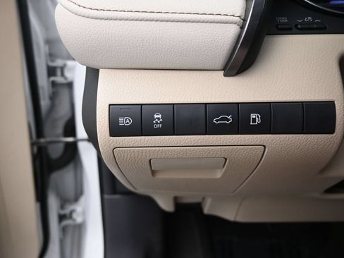 Used 2018 Toyota Camry XLE FWD image 32