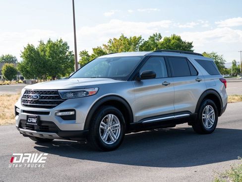 Used 2024 Ford Explorer XLT w/ Equipment Group 202A image 6