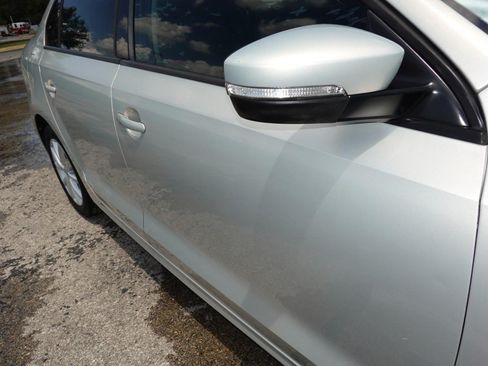 Used 2011 Volkswagen Jetta SE FWD image 9