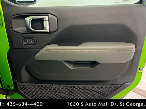 Used 2025 Jeep Gladiator Mojave AWD/4WD image 22