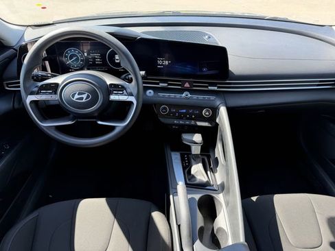 Used 2024 Hyundai Elantra SEL image 9