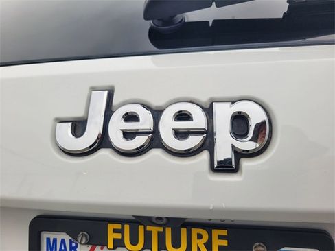 Used 2018 Jeep Grand Cherokee Limited w/ Trailer Tow Group IV image 10