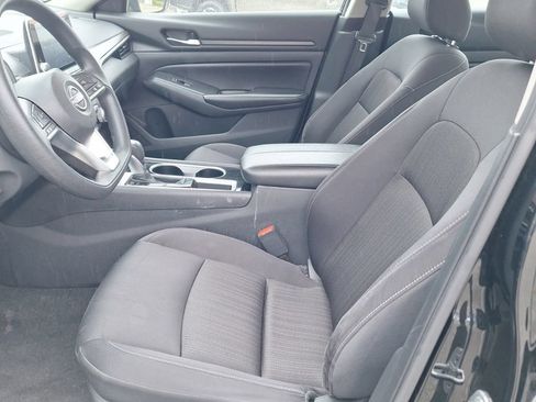 Used 2024 Nissan Altima 2.5 SV FWD image 9