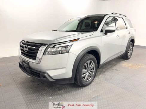 Used 2025 Nissan Pathfinder SV FWD image 1