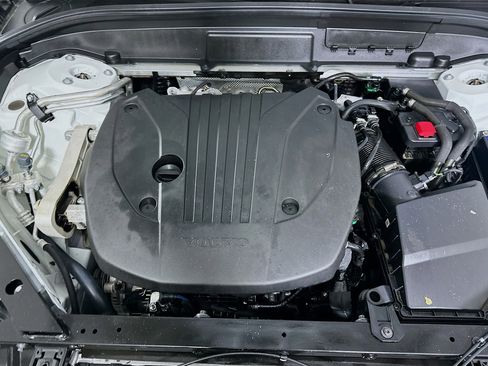 Used 2025 Volvo XC60 B5 Plus image 34