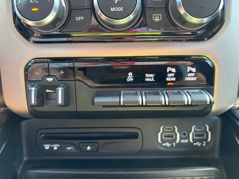 Used 2019 RAM 1500 Laramie AWD/4WD image 23