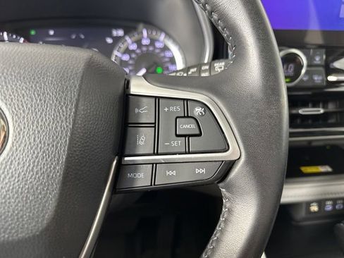 Used 2023 Toyota Highlander XLE AWD/4WD image 16