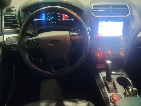 Used 2017 Ford Explorer XLT w/ Equipment Group 202A image 21