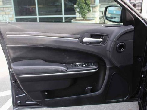 Used 2019 Chrysler 300 Touring L w/ Quick Order Package 22F image 11