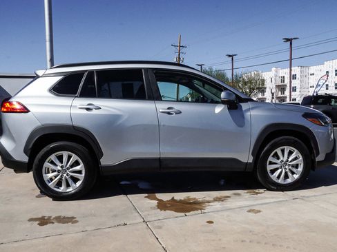 Used 2023 Toyota Corolla Cross LE w/ Moonroof Package image 9