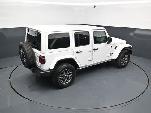 Used 2025 Jeep Wrangler Unlimited Sahara AWD/4WD image 39